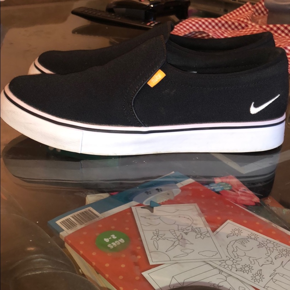 Nike slide on shoes